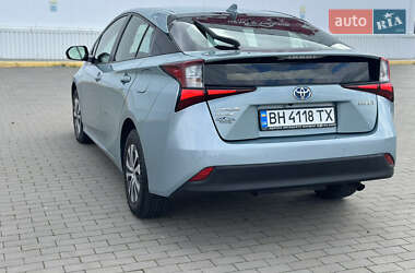 Хэтчбек Toyota Prius 2019 в 