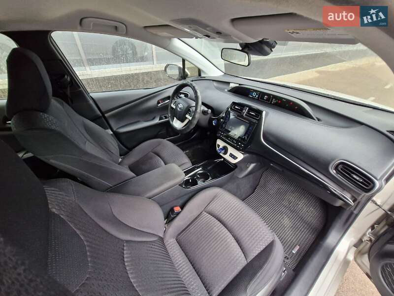 Хетчбек Toyota Prius 2017 в Києві