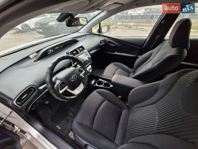 Хетчбек Toyota Prius 2017 в Києві