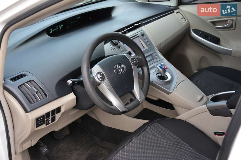 Хэтчбек Toyota Prius 2013 в Киеве