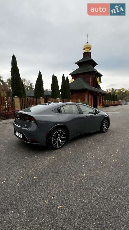Хэтчбек Toyota Prius 2023 в Днепре