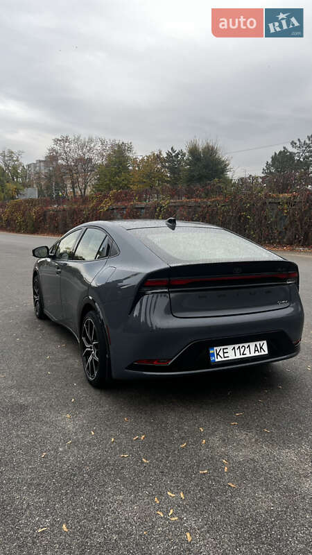 Хэтчбек Toyota Prius 2023 в Днепре