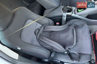 Хэтчбек Toyota Prius 2014 в 