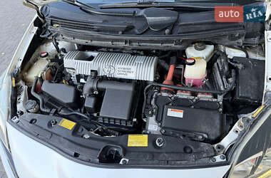 Хэтчбек Toyota Prius 2014 в 