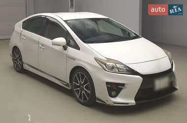 Хэтчбек Toyota Prius 2014 в 