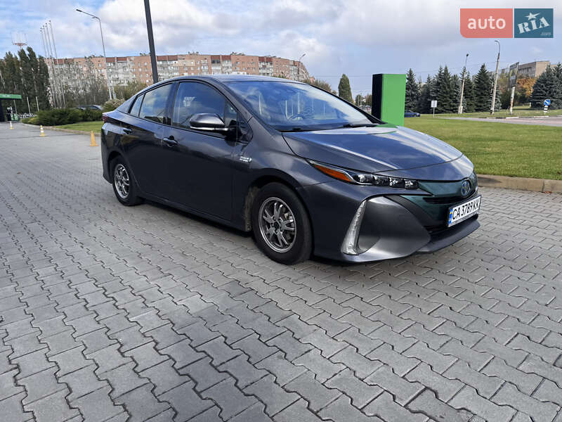 Хэтчбек Toyota Prius 2016 в Черкассах