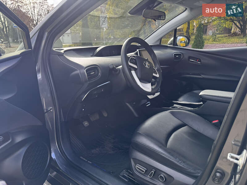 Хэтчбек Toyota Prius 2016 в Черкассах