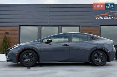 Хэтчбек Toyota Prius 2024 в 