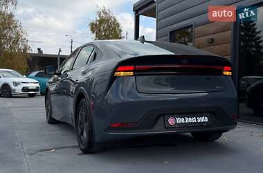 Хэтчбек Toyota Prius 2024 в 