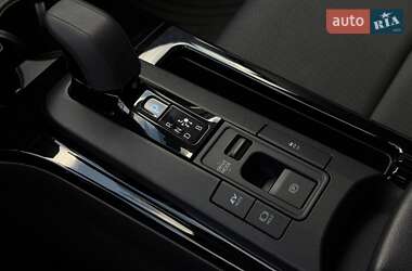 Хэтчбек Toyota Prius 2024 в 