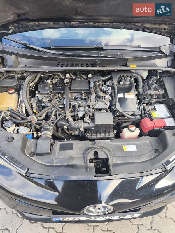 Хэтчбек Toyota Prius 2016 в Виннице