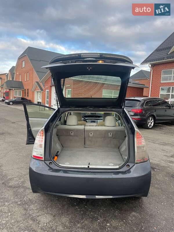 Хэтчбек Toyota Prius 2014 в Вишневом фото 6 Хэтчбек Toyota Prius 2014 в Вишневом