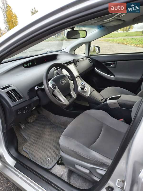 Хэтчбек Toyota Prius 2013 в Каменском