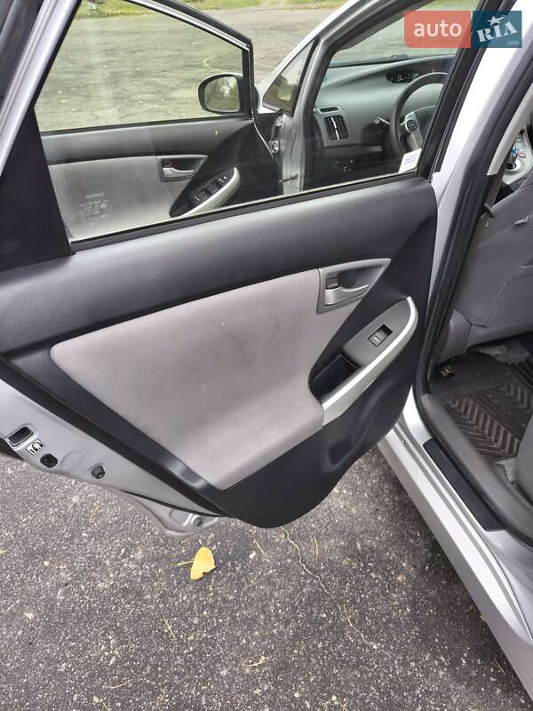 Хэтчбек Toyota Prius 2013 в Каменском