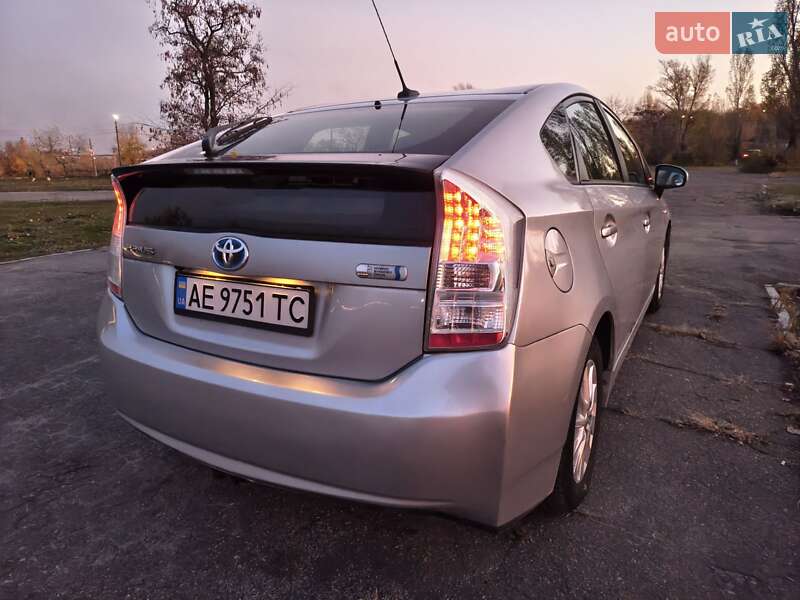 Хэтчбек Toyota Prius 2013 в Каменском