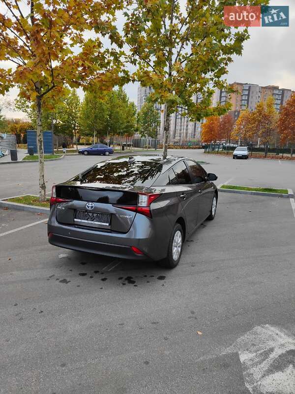 Хетчбек Toyota Prius 2022 в Дніпрі
