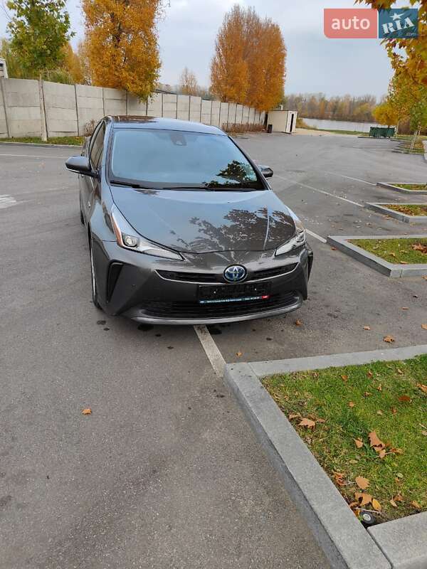 Хетчбек Toyota Prius 2022 в Дніпрі