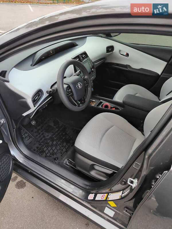 Хетчбек Toyota Prius 2022 в Дніпрі