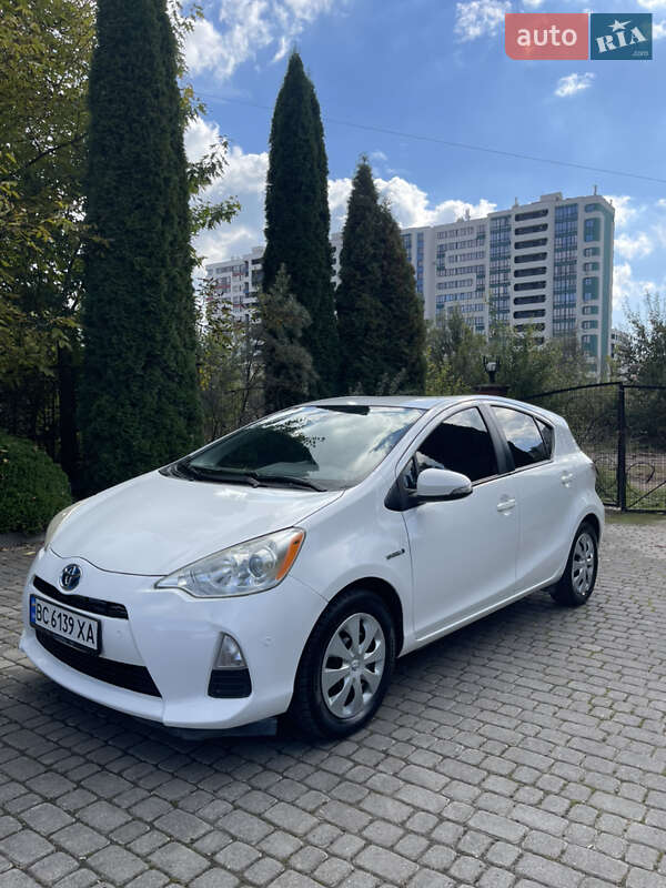 Хэтчбек Toyota Prius 2013 в Львове