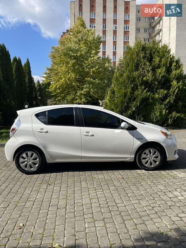 Хэтчбек Toyota Prius 2013 в Львове