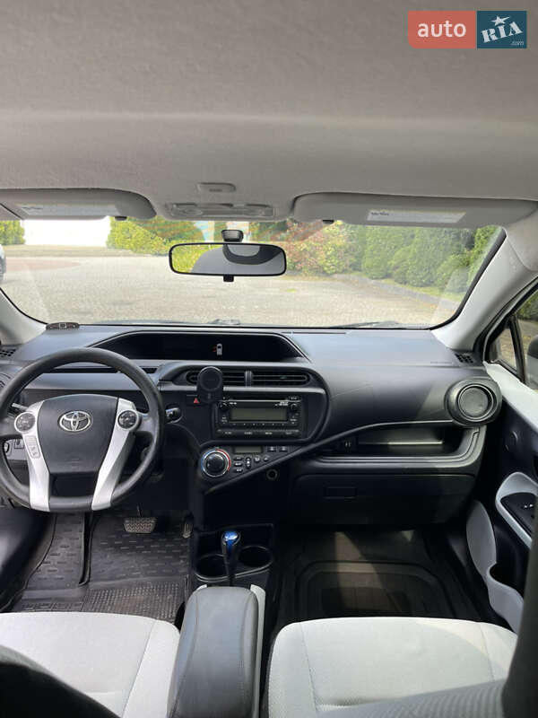Хэтчбек Toyota Prius 2013 в Львове