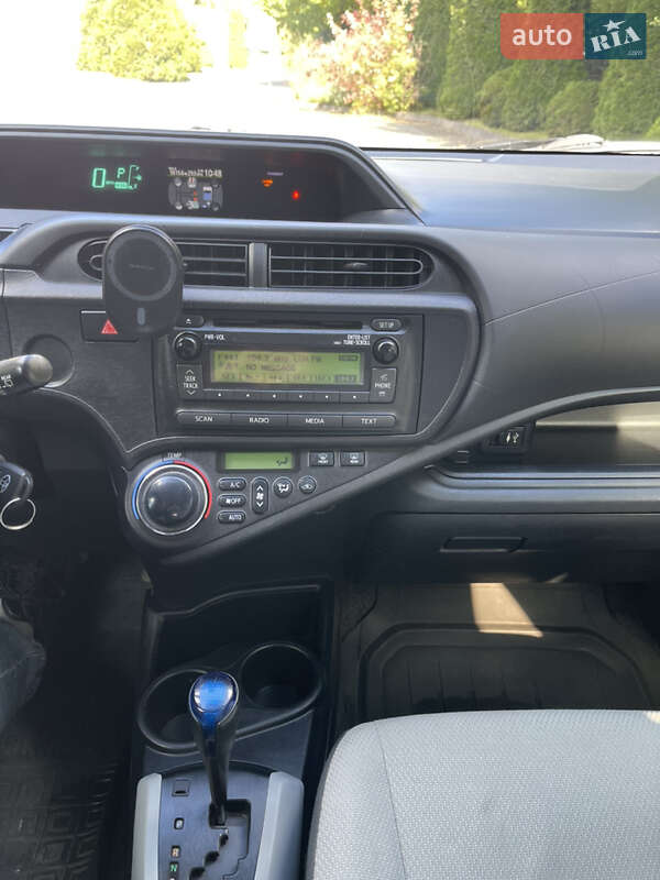 Хэтчбек Toyota Prius 2013 в Львове