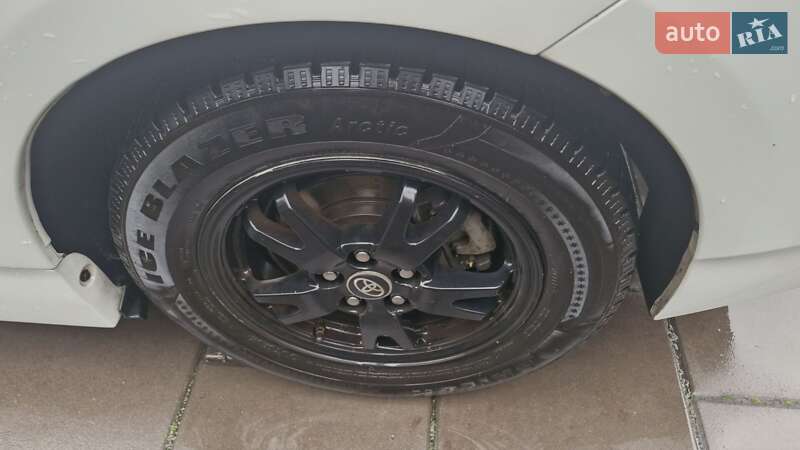 Хетчбек Toyota Prius 2014 в Києві