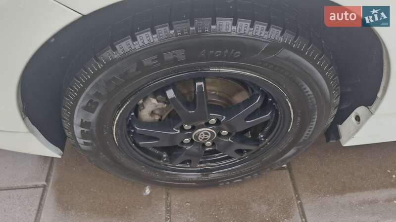 Хетчбек Toyota Prius 2014 в Києві