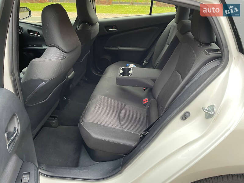 Хетчбек Toyota Prius 2017 в Києві