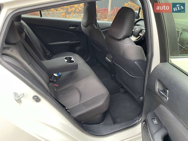 Хетчбек Toyota Prius 2017 в Києві