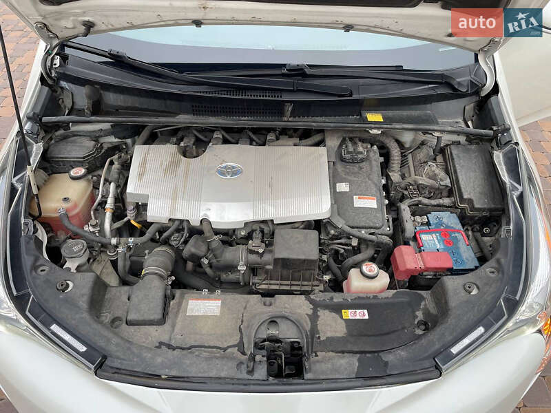 Хетчбек Toyota Prius 2017 в Києві