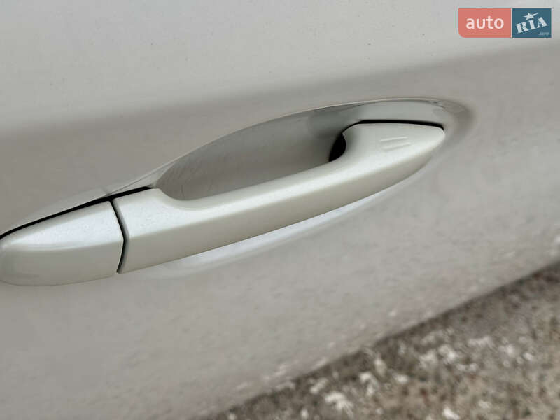 Хэтчбек Toyota Prius 2012 в Киеве