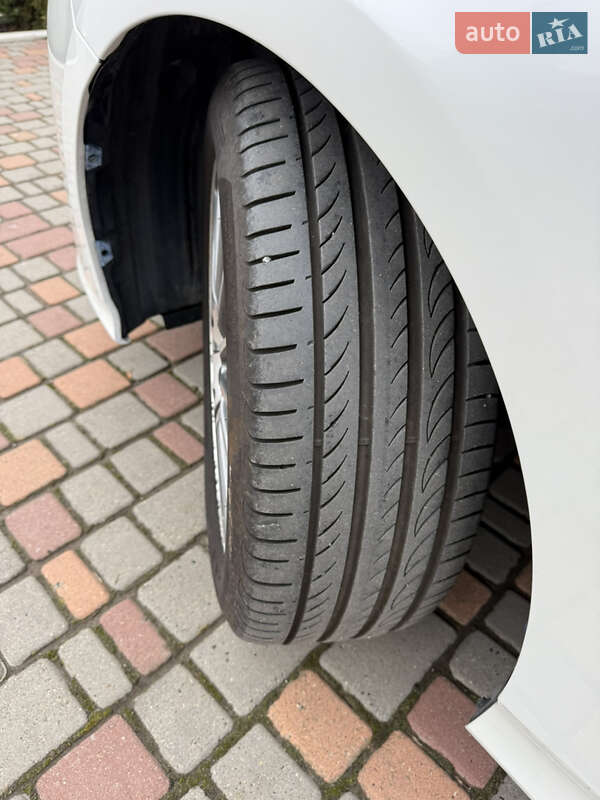 Хэтчбек Toyota Prius 2017 в Одессе фото 16 Хэтчбек Toyota Prius 2017 в Одессе