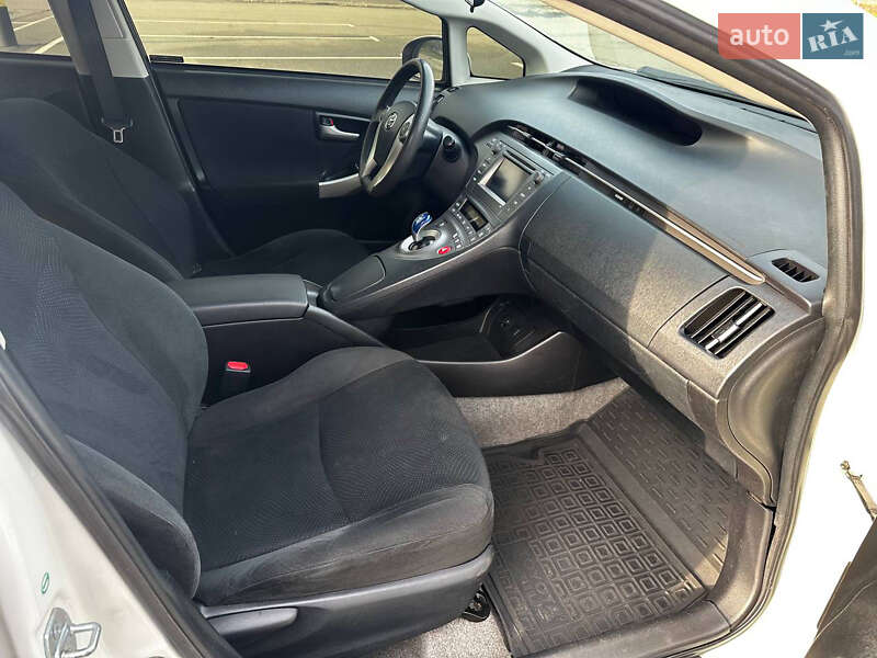 Хэтчбек Toyota Prius 2014 в Киеве фото 10 Хэтчбек Toyota Prius 2014 в Киеве