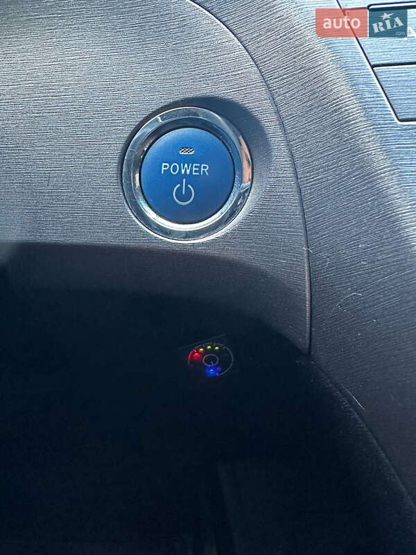 Хэтчбек Toyota Prius 2014 в Киеве фото 13 Хэтчбек Toyota Prius 2014 в Киеве