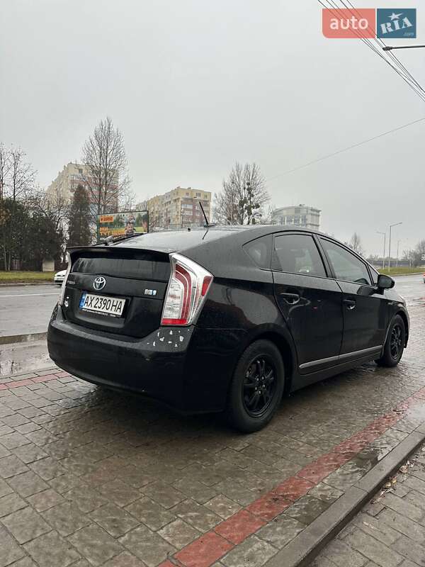 Хэтчбек Toyota Prius 2014 в Львове