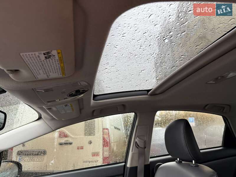 Хэтчбек Toyota Prius 2014 в Львове
