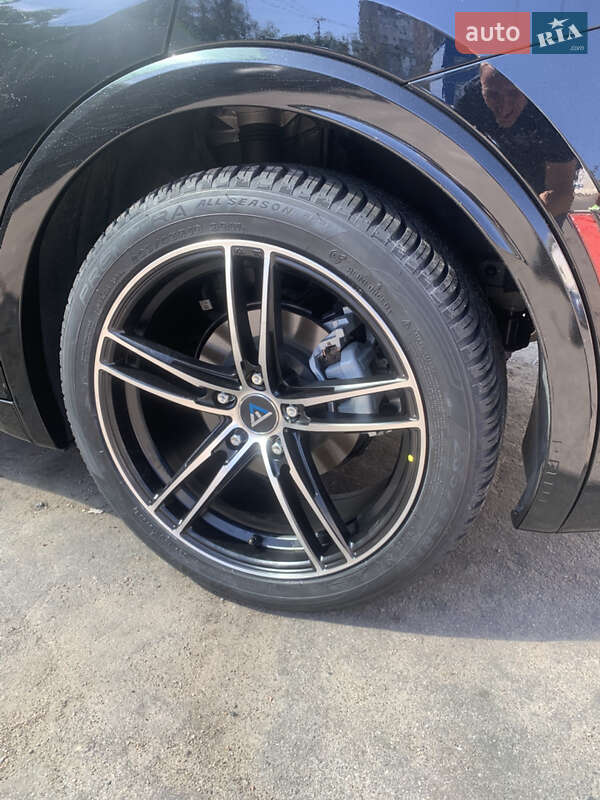 Хетчбек Toyota Prius 2024 в Одесі