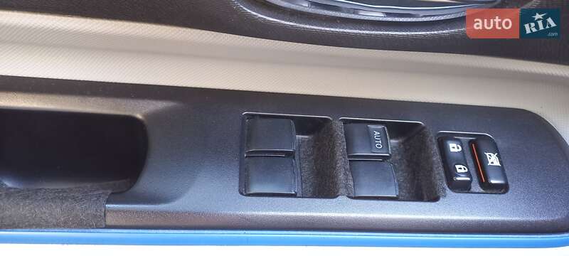 Хетчбек Toyota Prius 2012 в Києві фото 5 Хетчбек Toyota Prius 2012 в Києві