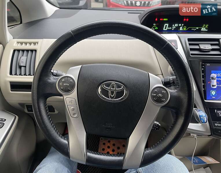 Хэтчбек Toyota Prius 2013 в Киеве