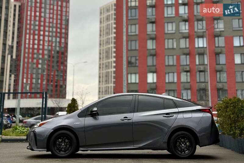Хэтчбек Toyota Prius 2022 в Киеве