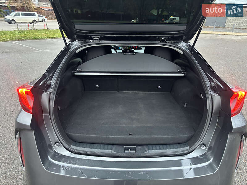 Хэтчбек Toyota Prius 2021 в Киеве