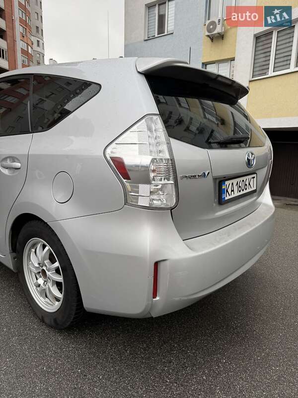 Хэтчбек Toyota Prius 2013 в Софиевской Борщаговке