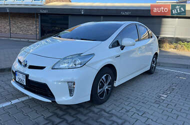 Хэтчбек Toyota Prius 2014 в Вишневом