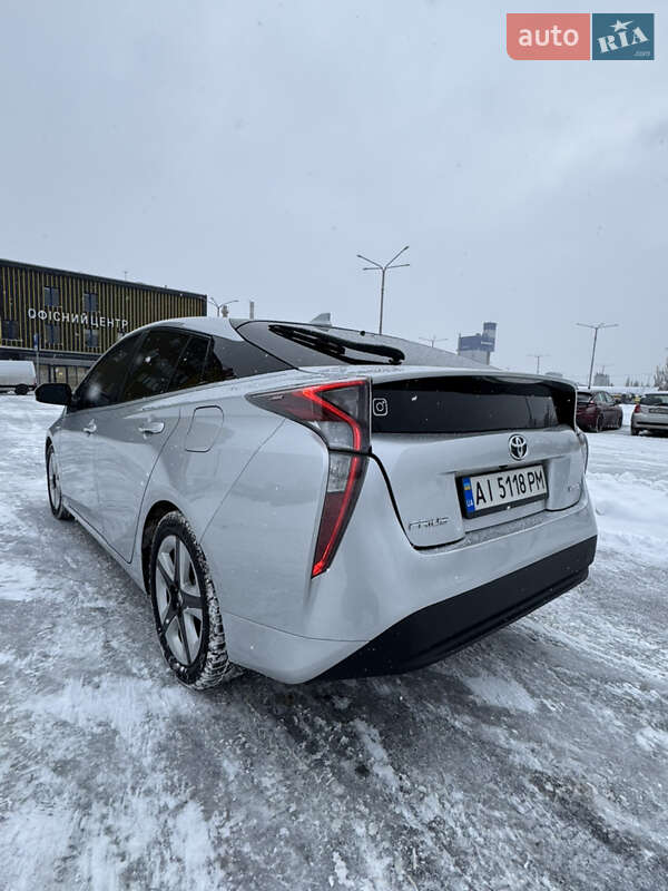 Хэтчбек Toyota Prius 2016 в Киеве