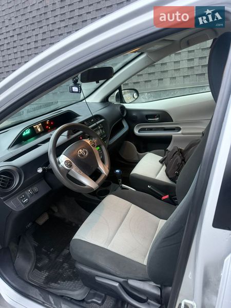 Хэтчбек Toyota Prius 2013 в Днепре фото 2 Хэтчбек Toyota Prius 2013 в Днепре