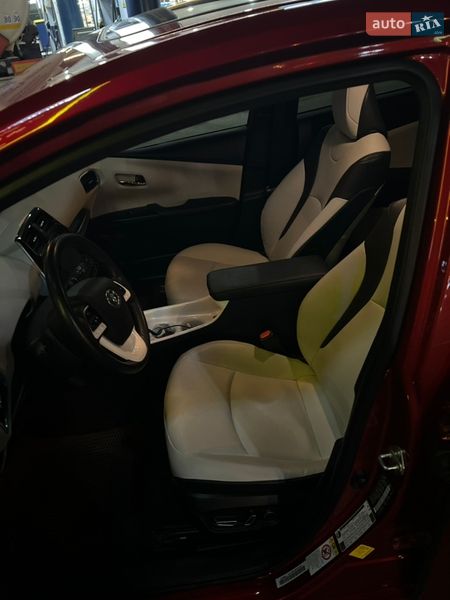 Хэтчбек Toyota Prius 2016 в Киеве