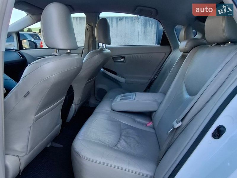 Хэтчбек Toyota Prius 2014 в Киеве фото 6 Хэтчбек Toyota Prius 2014 в Киеве