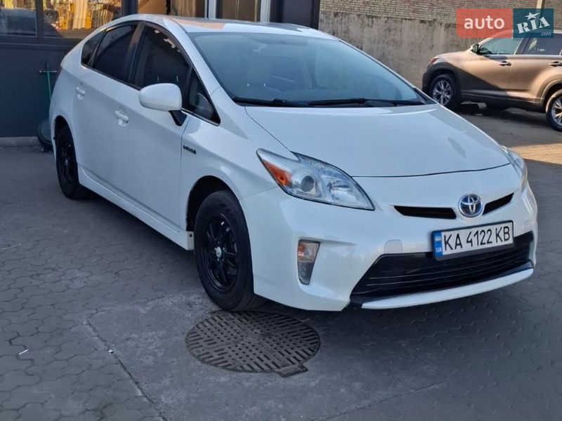 Хэтчбек Toyota Prius 2014 в Киеве фото Хэтчбек Toyota Prius 2014 в Киеве