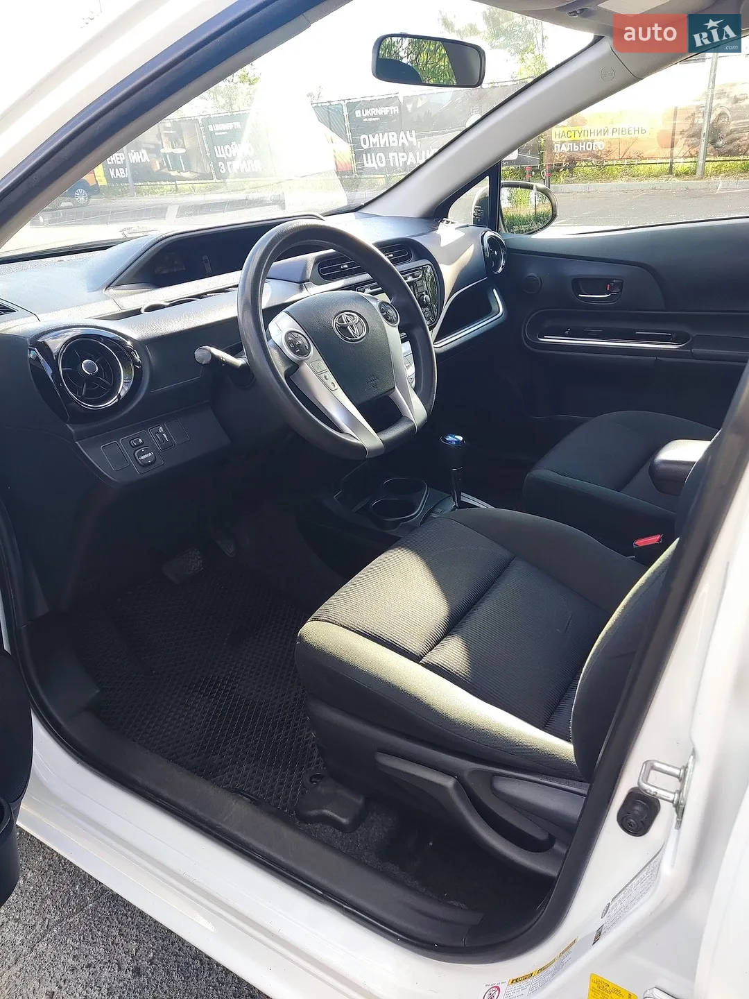 2016 Toyota Prius c - мініатюра 8